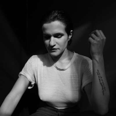 Big Thief’s Adrianne Lenker talks new solo album ‘abyskiss’: “There’s so much that focuses on the duality inherent in everything”