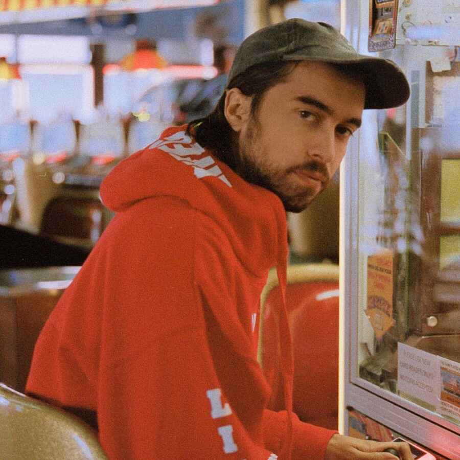 (Sandy) Alex G shares the video for 'Hope'