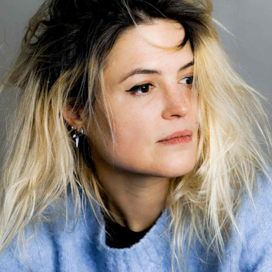 Alison Mosshart releases debut solo single 'Rise'