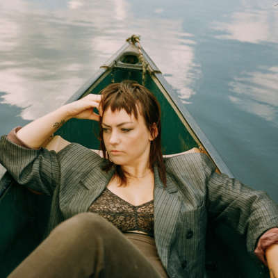 Angel Olsen unveils new track ‘Waving, Smiling’