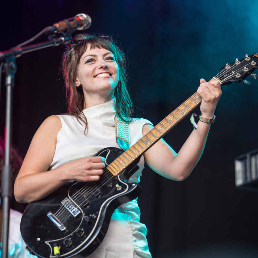 Angel Olsen announces tour of "new unreleased material"