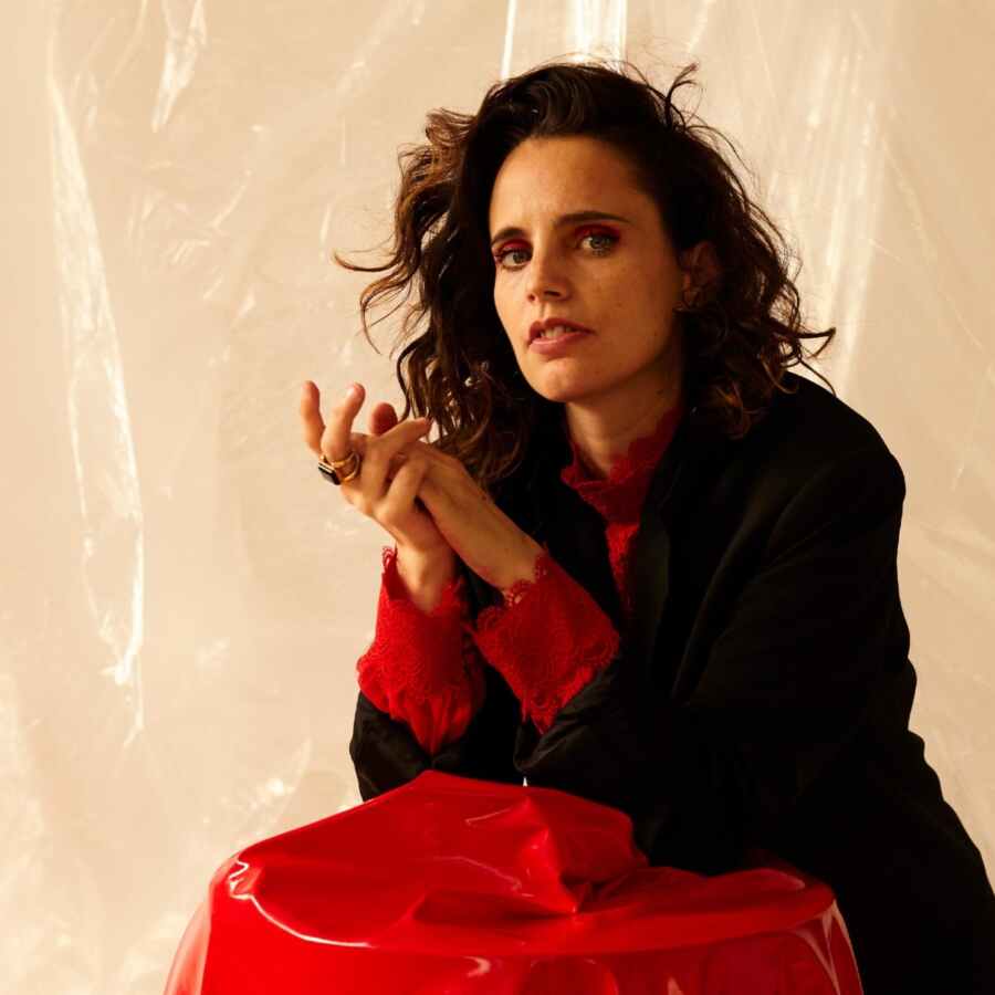 Anna Calvi talks 'Hunter': "I wanted to capture a combination of beauty and ugliness"