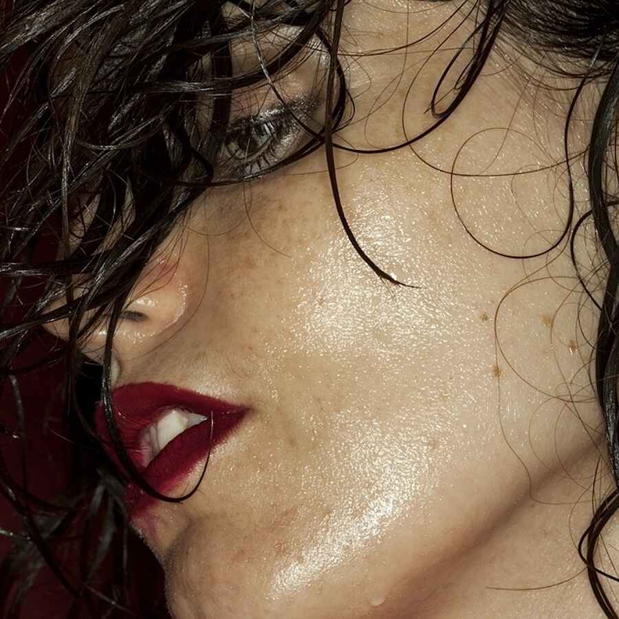 Anna Calvi announces new EP 'Tommy'
