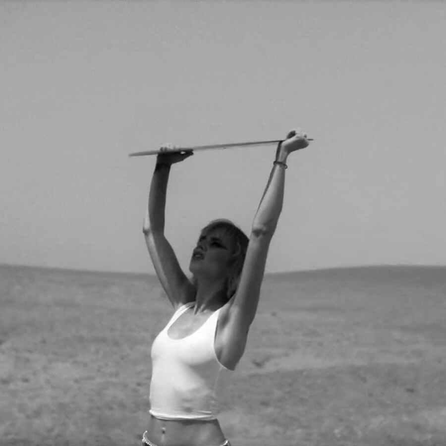 Anteros roam the desert in 'Ordinary Girl' video