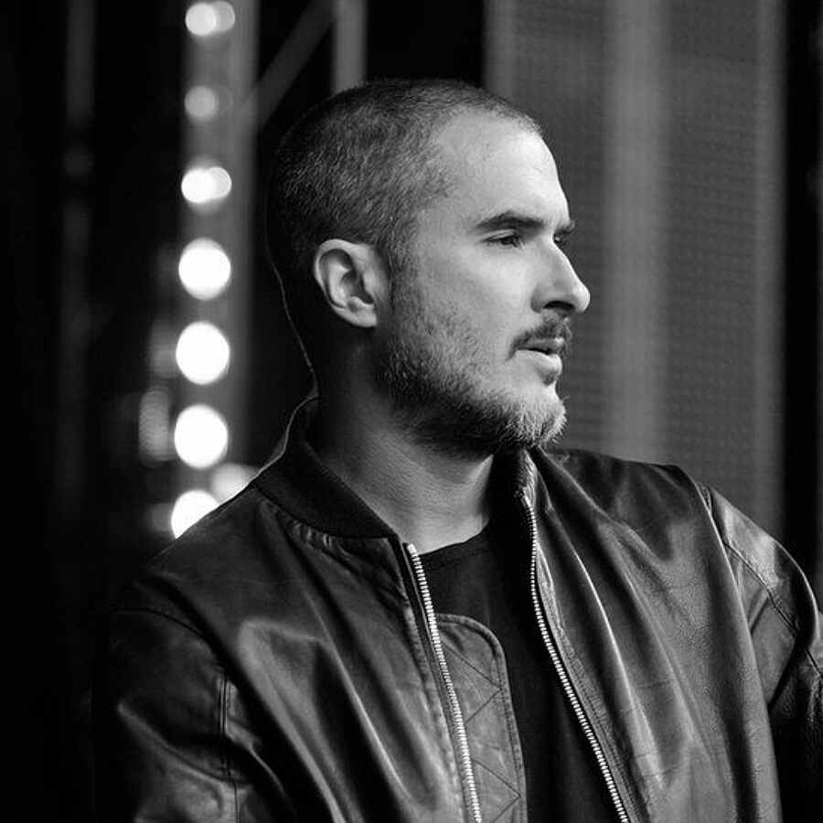 Zane Lowe’s first Beats 1 show, reviewed: “There’s nobody on the planet who does event radio better”