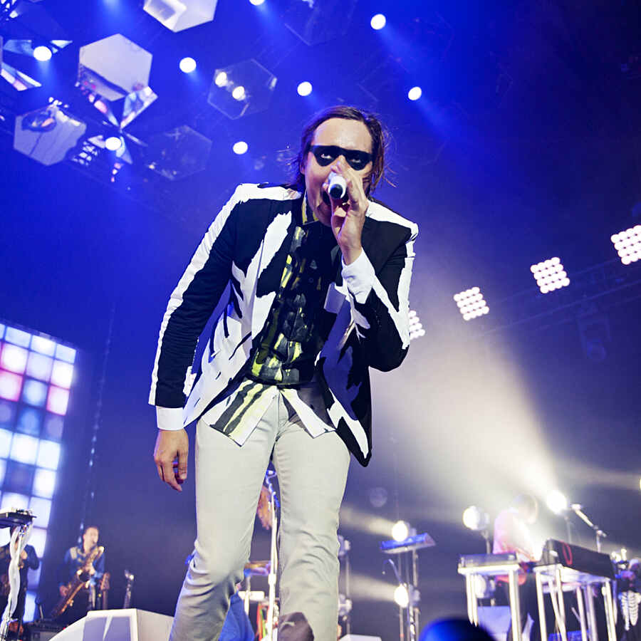 Arcade Fire's Win Butler and Miguel cover Drake's 'Hotline Bling'