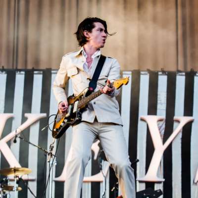 Watch Arctic Monkeys kick off UK tour and play ‘Dancing Shoes’ for first time since 2014