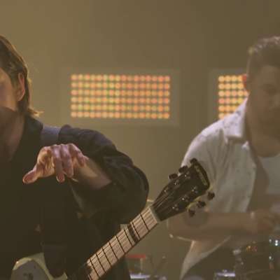 Watch Arctic Monkeys bring ‘One Point Perspective’ to the telly!