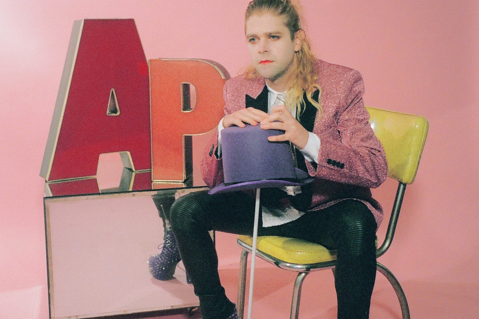 Ariel Pink hangs out in toilets for the ‘I Need a Minute’ video