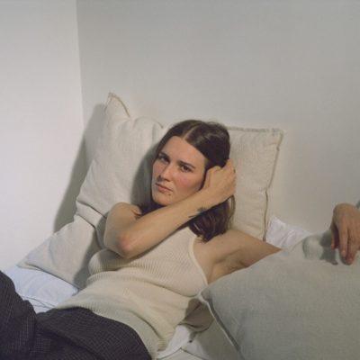 Art School Girlfriend shares new single 'In The Middle'