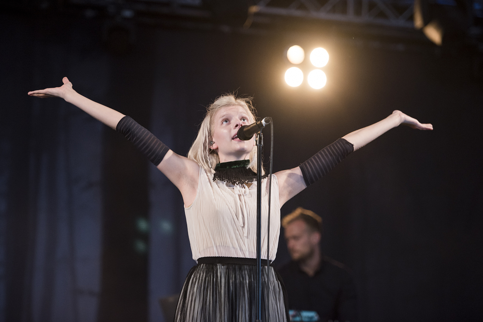 <strong >Aurora</strong> puts on spellbinding performance at <strong>Latitude 2016</strong>
