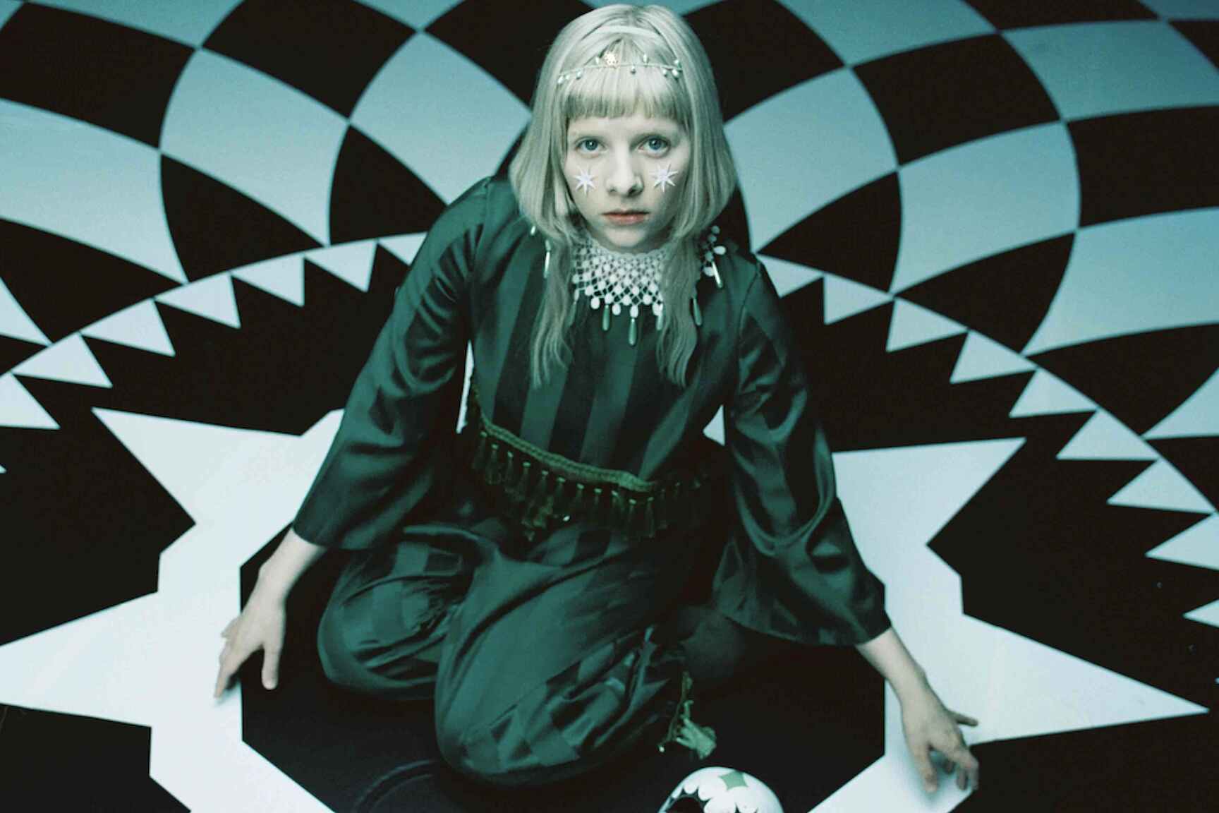 Aurora returns with new single 'Cure For Me' | News | DIY Magazine