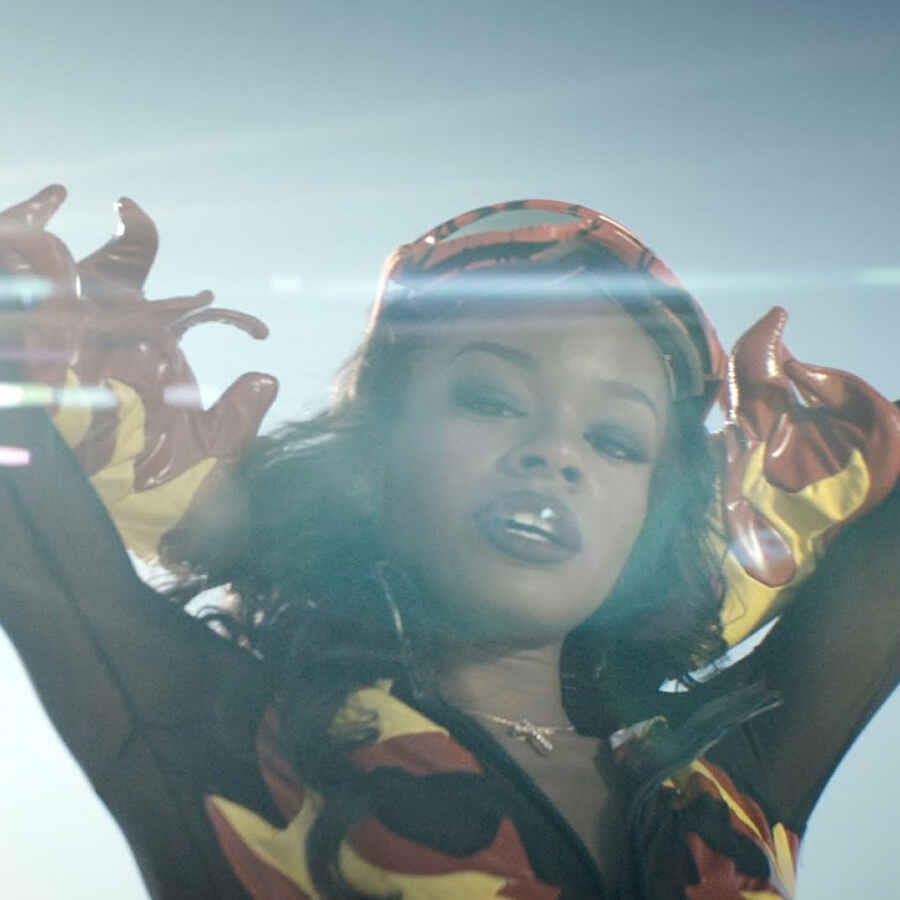 Azealia Banks debuts 'Heavy Metal and Reflective' video