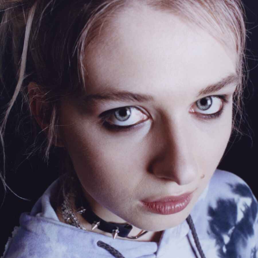 Baby Queen drops new track 'Nobody Really Cares'