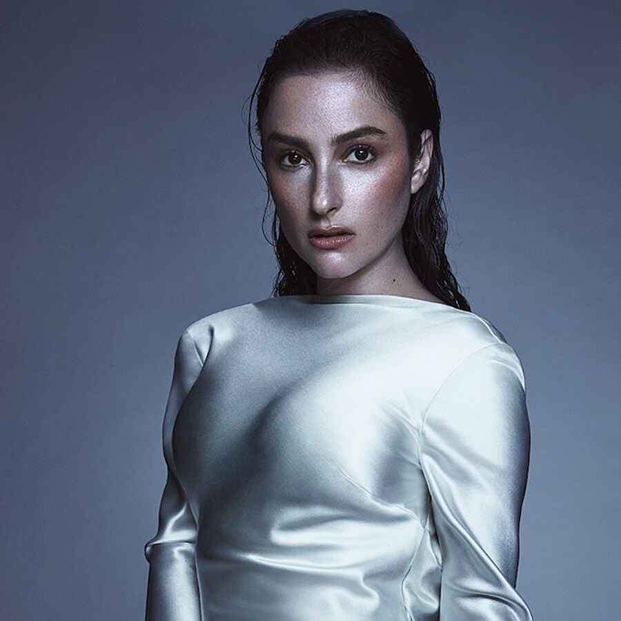 BANKS reveals new track 'Skinnydipped'