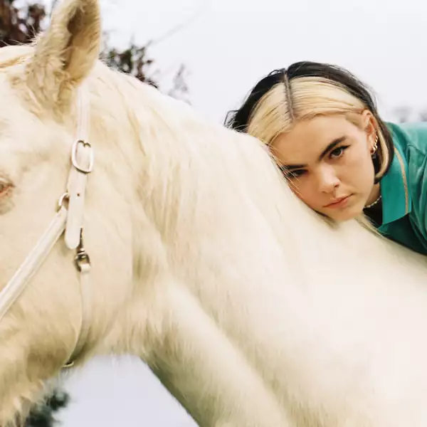 BENEE announces debut album 'Hey u x'