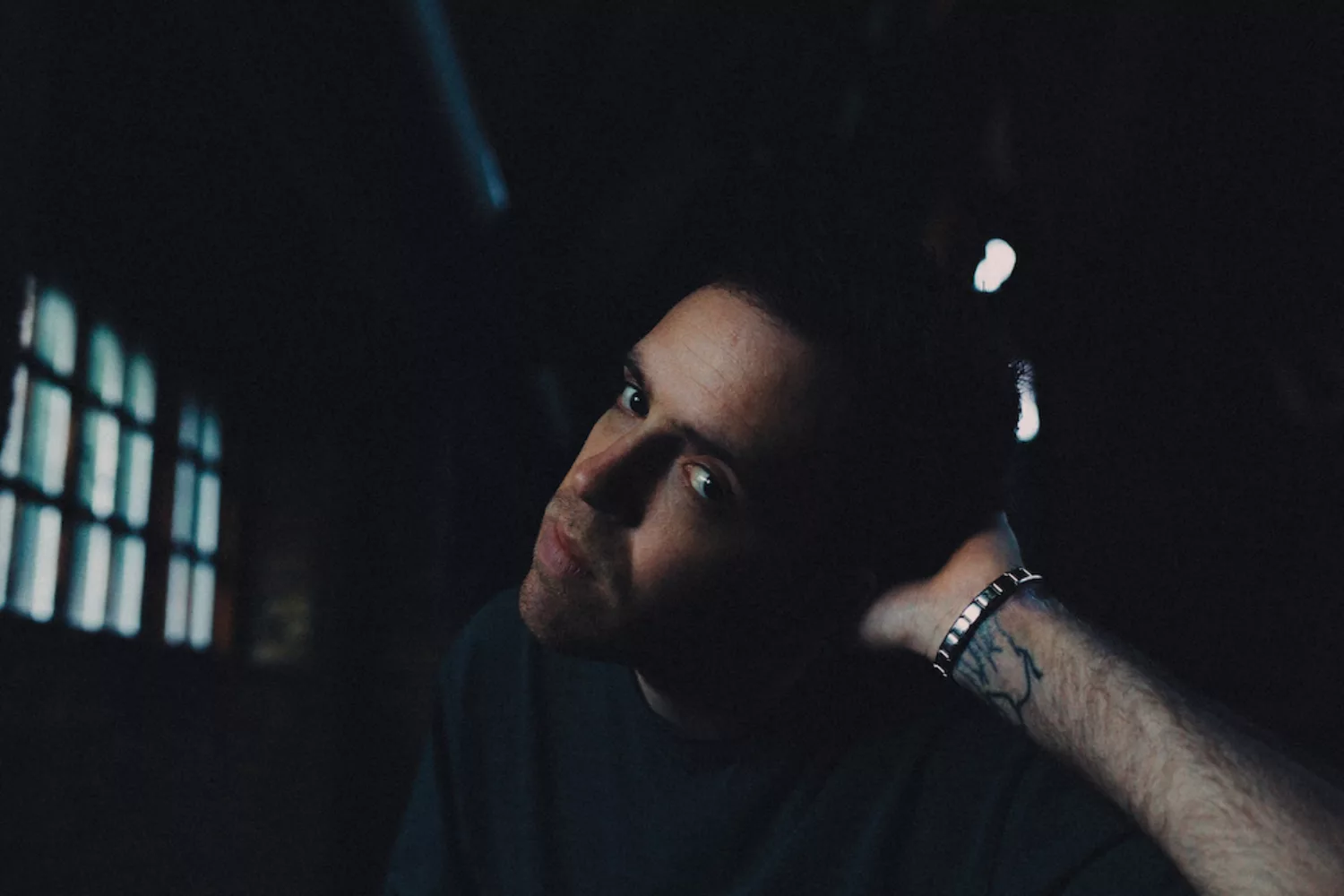 Benjamin Francis Leftwich shares Christmas single 'Tinsel In The River'