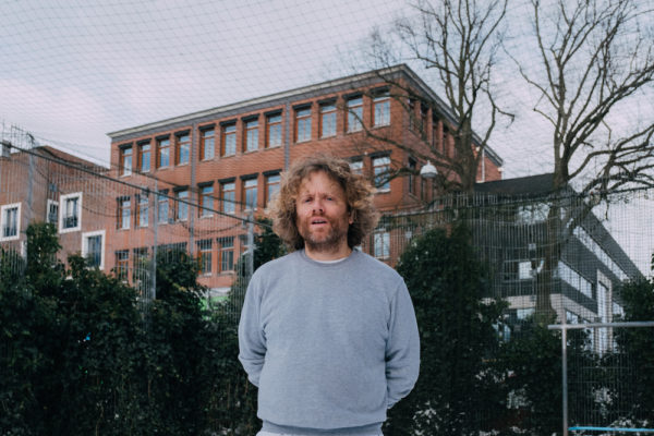 Benny Sings releases new track 'Here It Comes'