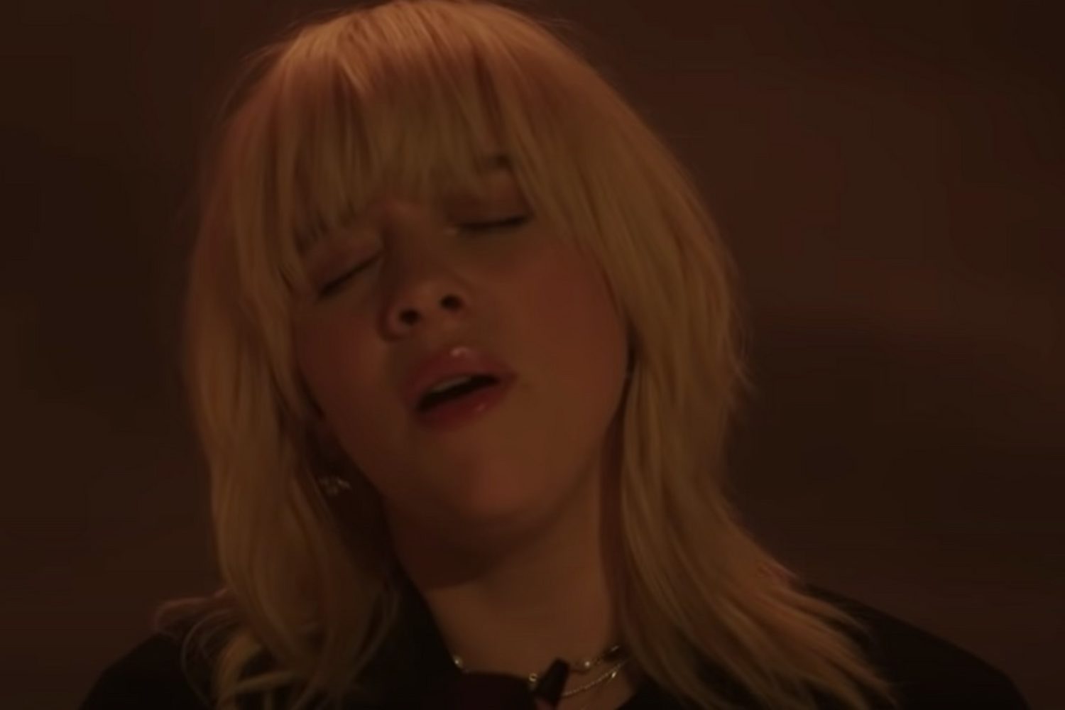 Billie Eilish performs 'Happier Than Ever' on Jimmy Fallon