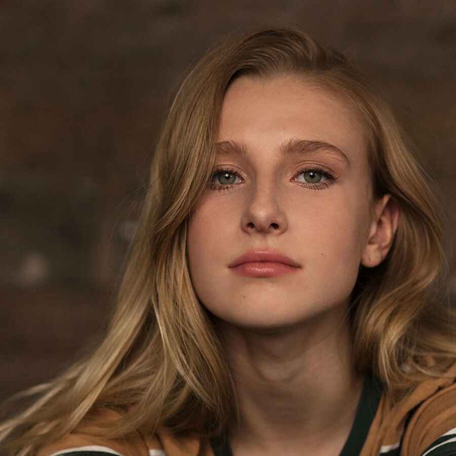 Listen to Billie Marten’s warming cover of ‘White Christmas’