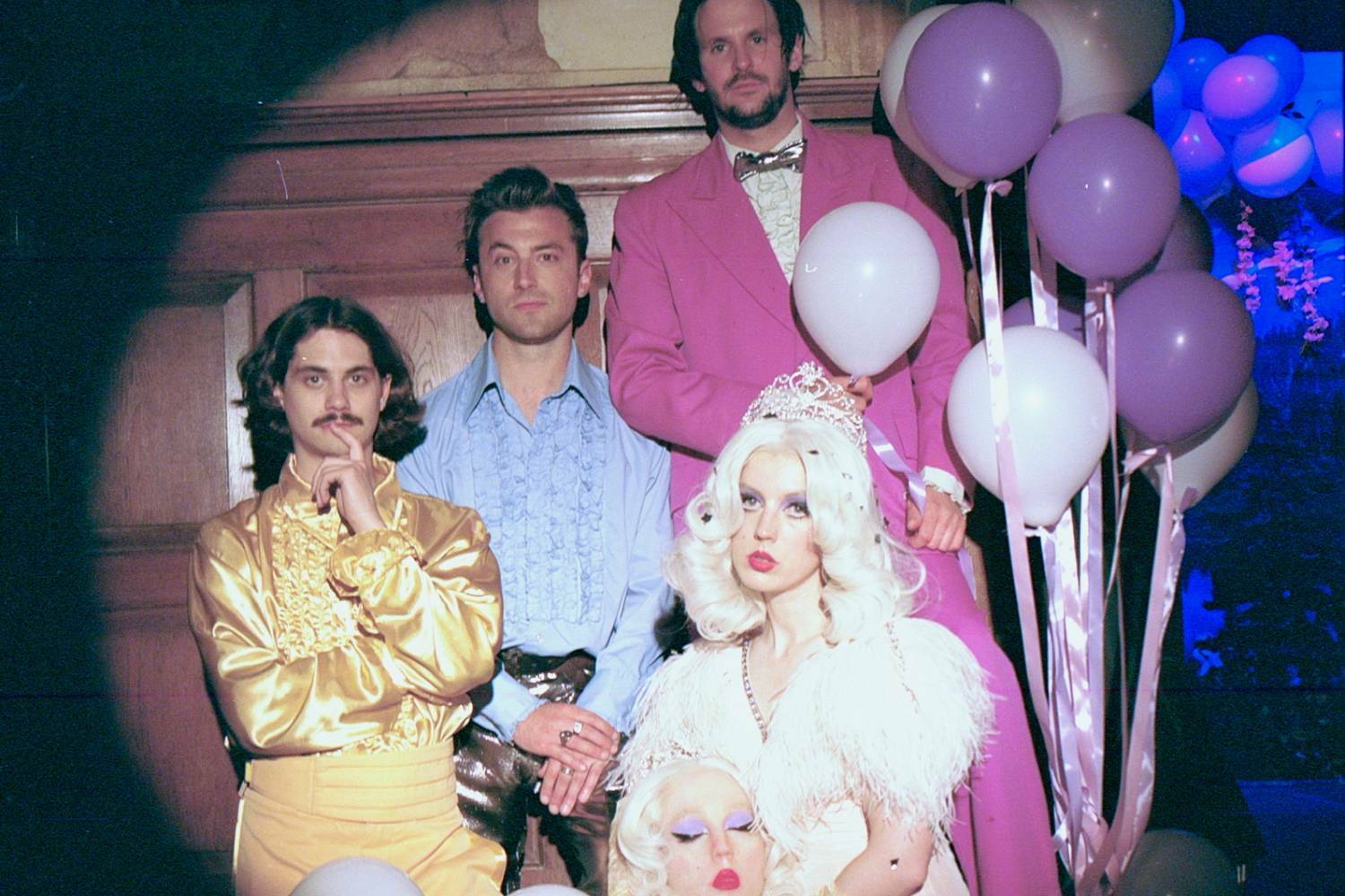 Black Honey talk new album 'A Fistful Of Peaches': "I just want to make the music I needed to hear as a kid" - Vimarsana News