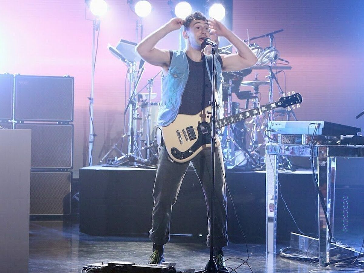 Watch Bleachers bring ‘Don’t Take The Money’ to Ellen DIY Magazine