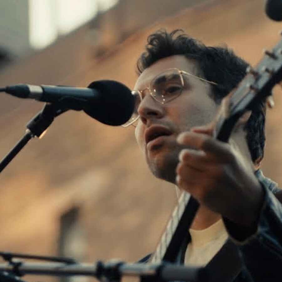 Bleachers perform 'chinatown' and '45' live