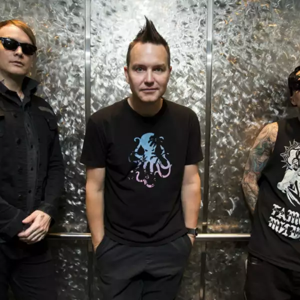 Blink 182 offer up 'Bored To Death' video