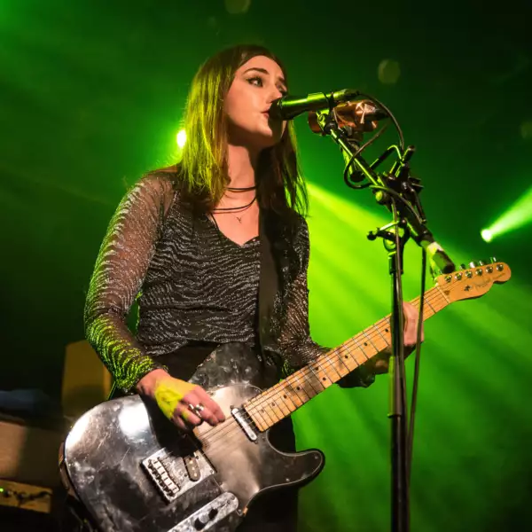 Blood Red Shoes’ Laura-Mary Carter announces debut solo show