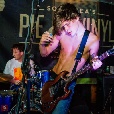 Bloody Knees, Posture, Broadbay to play DIY Presents + Echochamp show