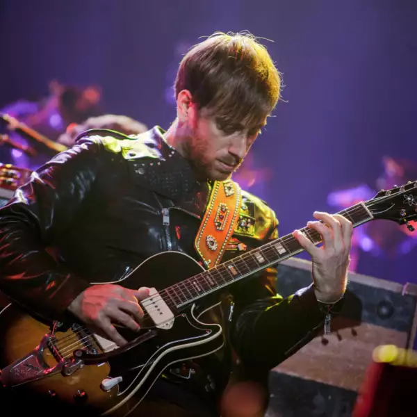 Dan Auerbach's The Arcs showcase 'Put A Flower in Your Pocket'