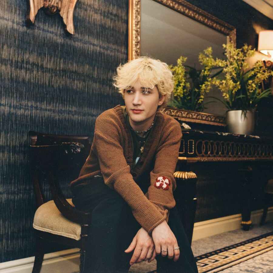 beaux enlists Pale Waves' Hugo Silvani for new track ‘can’t help but let you down’