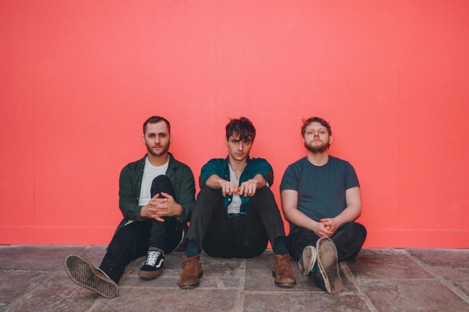 Leeds trio Caro release new single ‘Fall Apart’