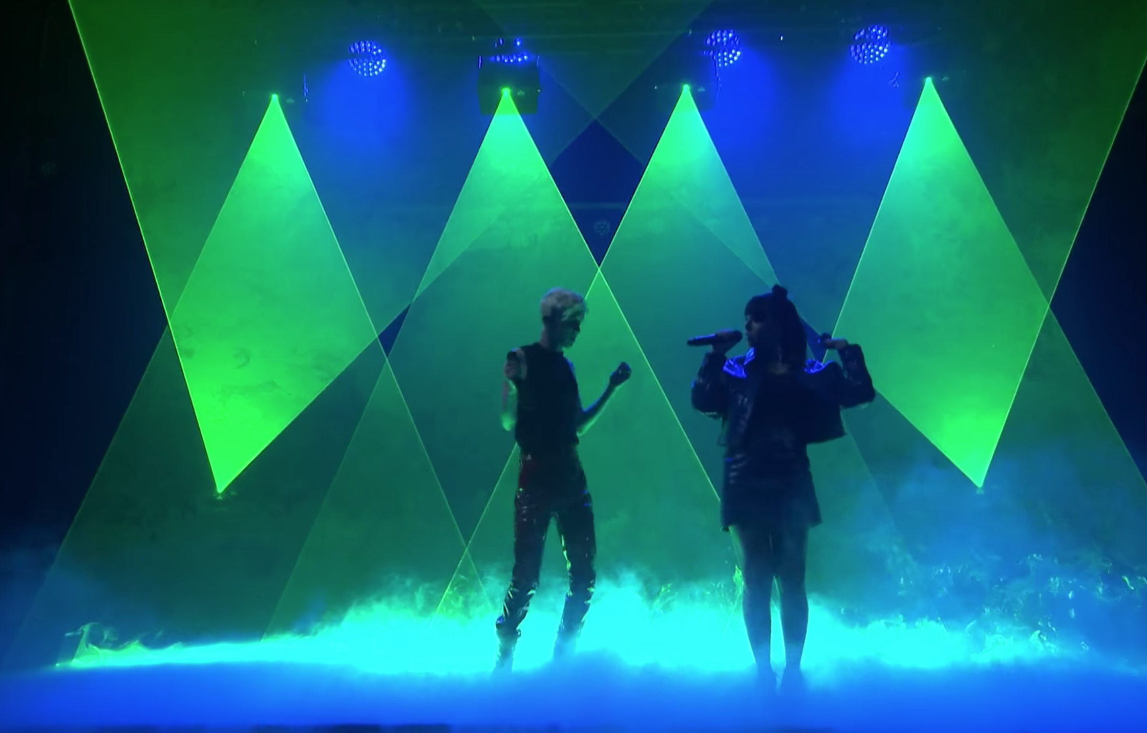 Watch Charli XCX and Troye Sivan bring '1999' to the telly News DIY