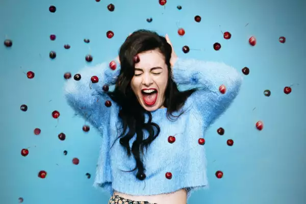 Charli XCX: "I feel like an ice cube floating around in a sea of chill"