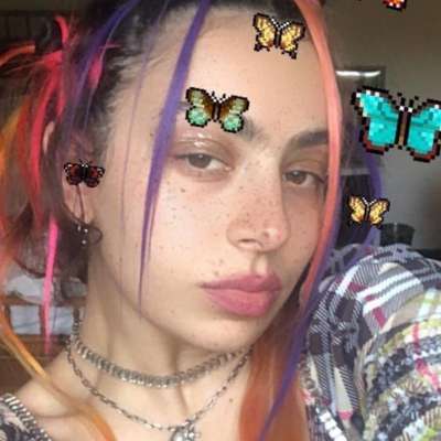 A brief look into… Charli XCX’s ‘how i’m feeling now’