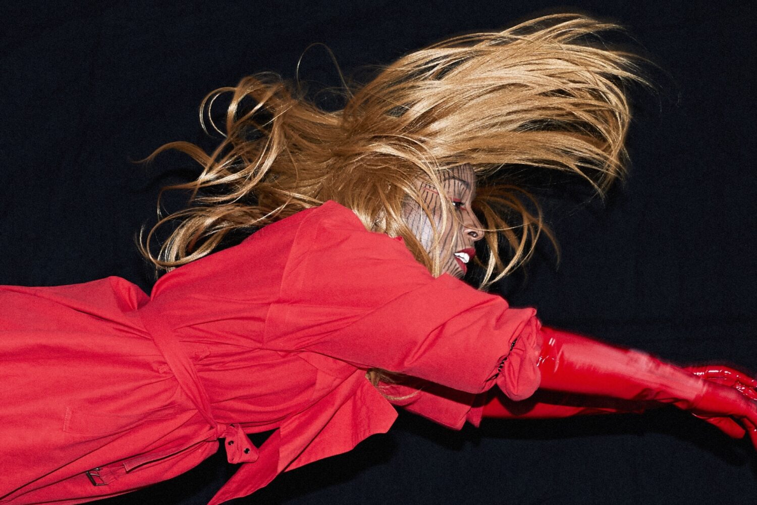 Charlotte Adigéry unveils new single ‘Bear With Me (and I’ll stand bare before you)’
