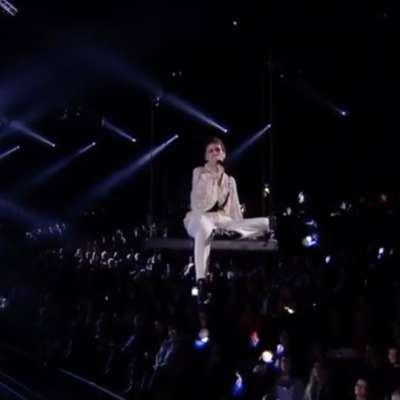 Christine & The Queens performs new version of ‘La marcheuse’ ft Owen Pallett
