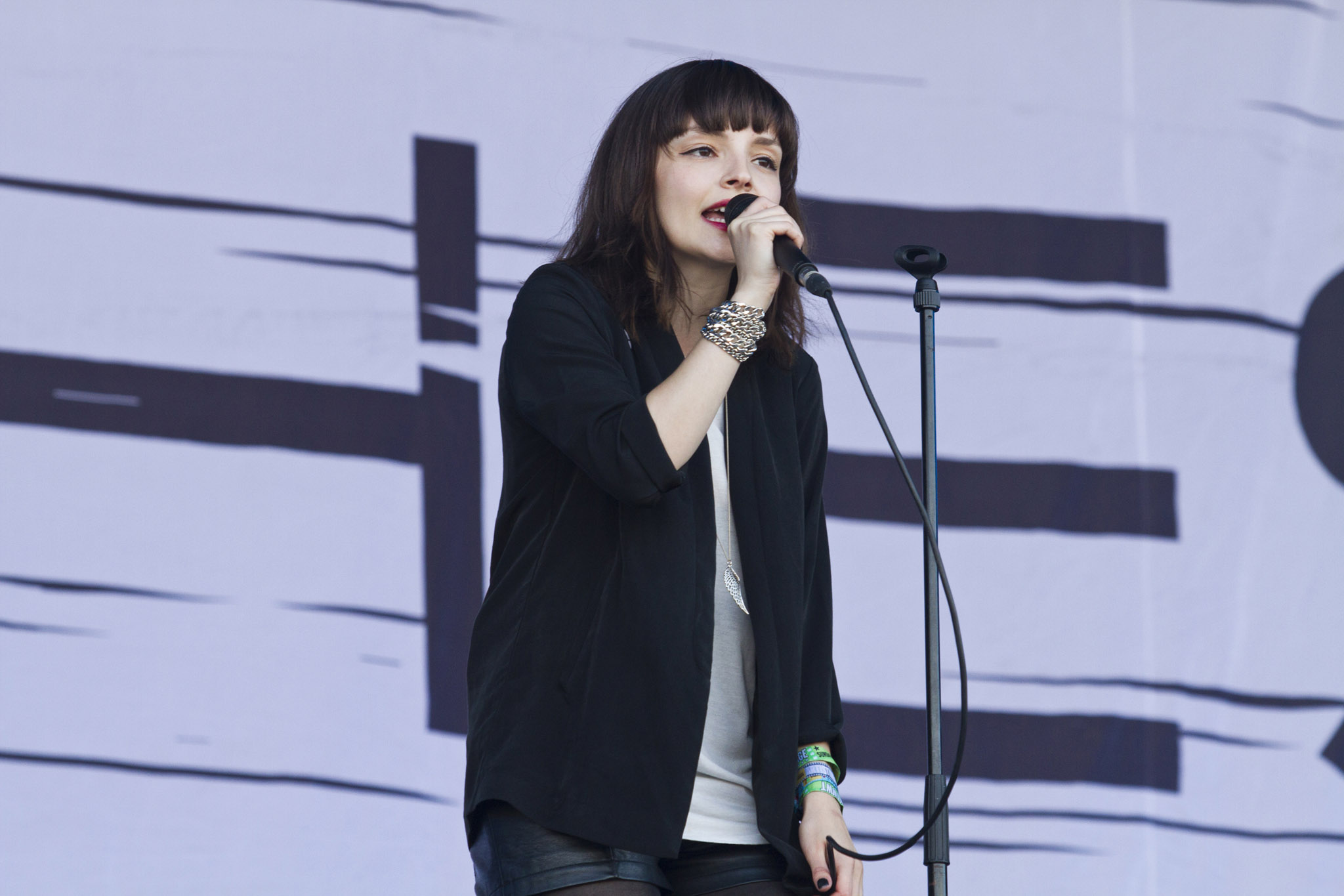 Chvrches Lauren Mayberry Calls Out Evil Misogynistic Online Trolls Online News Diy Magazine