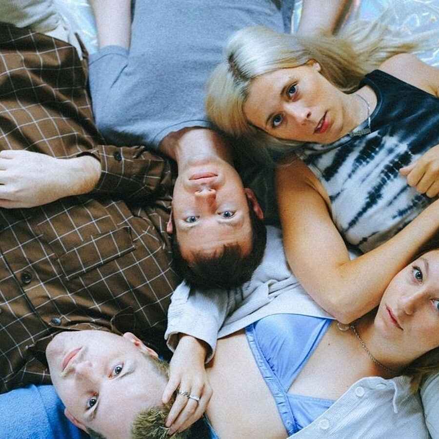 Coach Party air new single ‘FLAG’