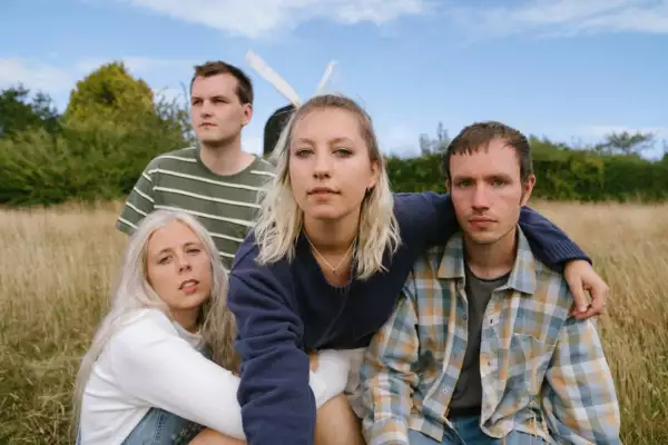 Coach Party announce new EP 'After Party'