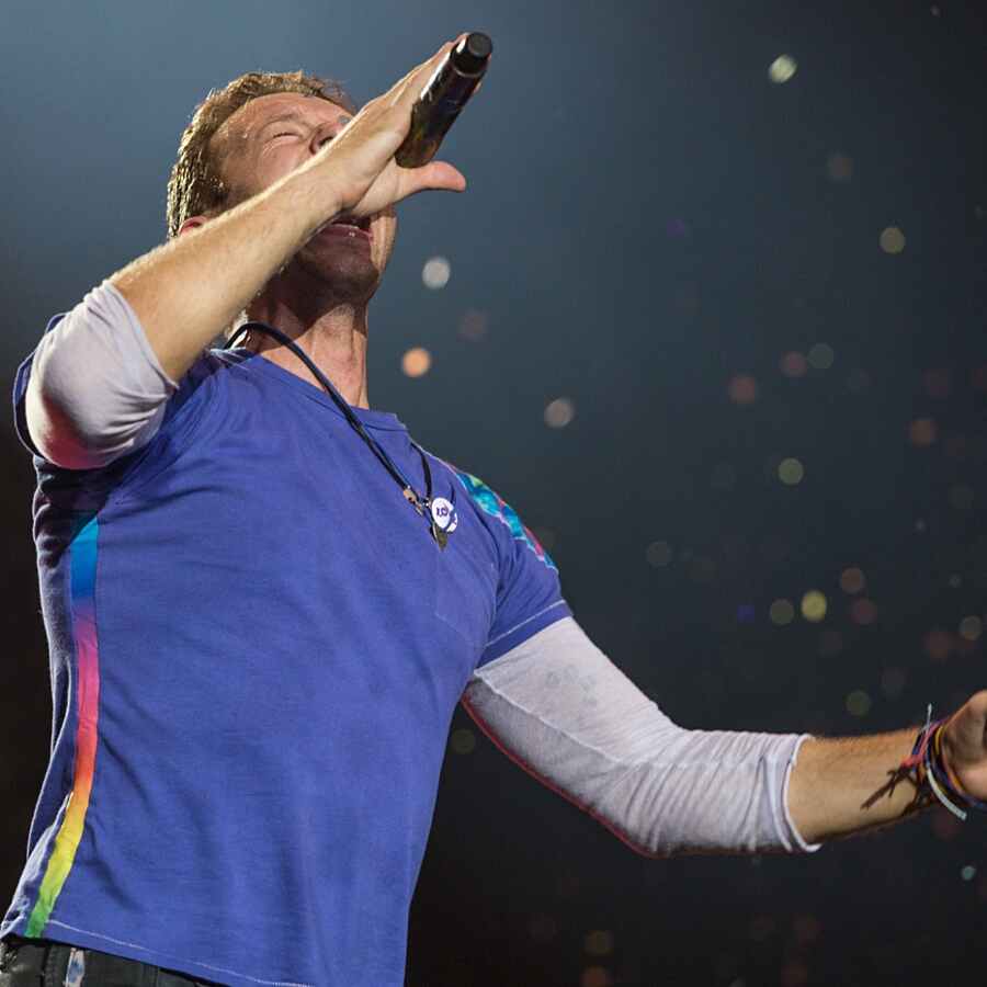 Coldplay cover Bruce Springsteen's 'Streets of Philadelphia'...in Philadelphia