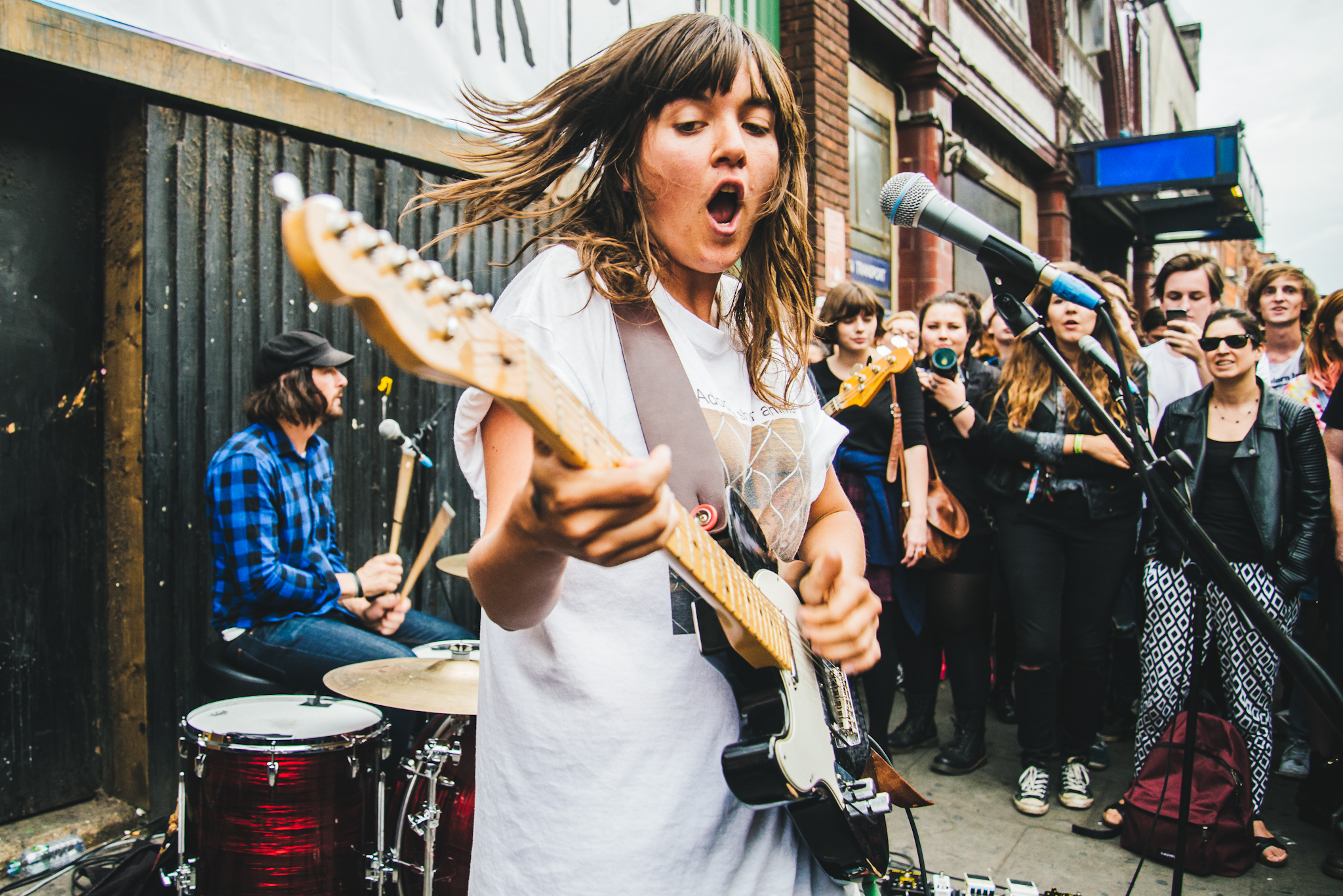 Courtney Barnett plays impromptu London gig
