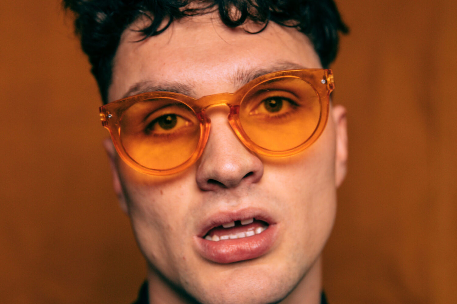 Dan D’Lion shares new video ‘Simmer Down’
