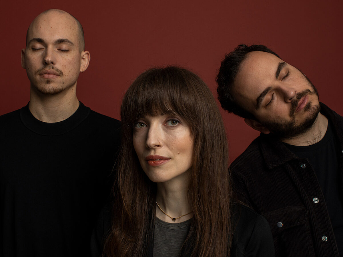 Daughter reveal new single 'Swim Back' - Vimarsana News