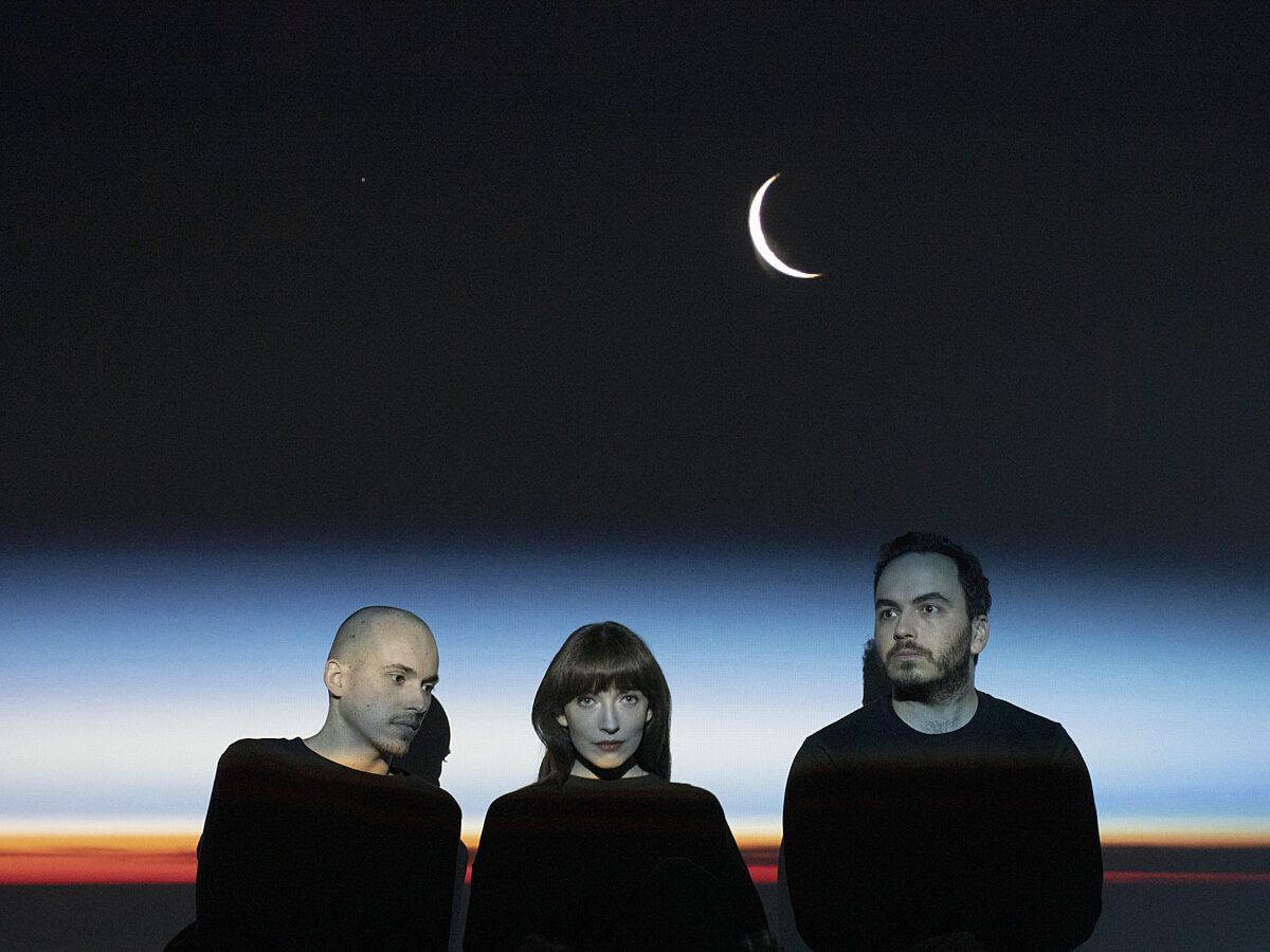Daughter announce new album 'Stereo Mind Game' - Vimarsana News