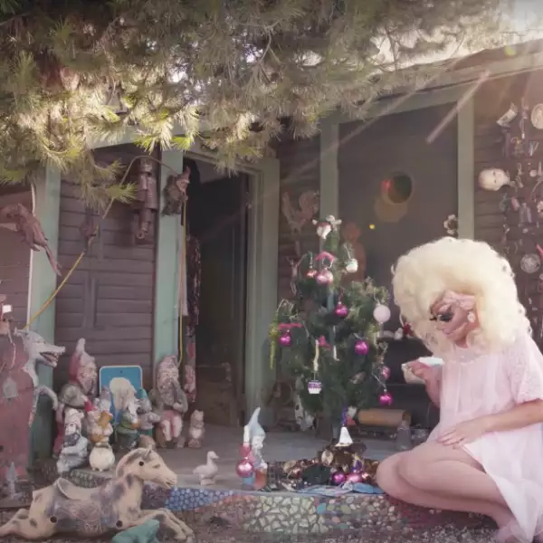 Deap Vally get kitschy for 'Little Baby Beauty Queen'