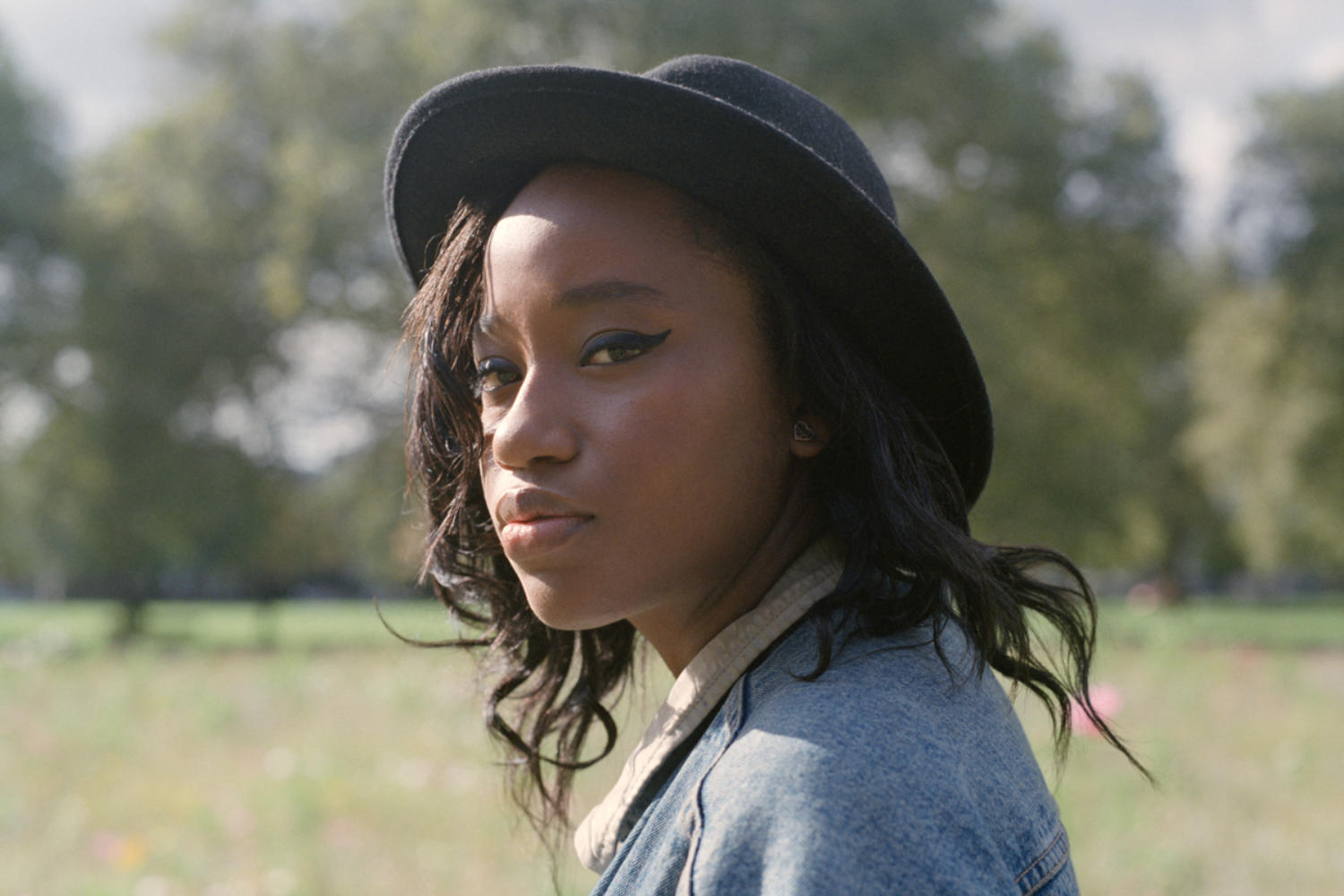 Denai Moore links up with Kwes for a crisp new re-work of ‘Detonate’