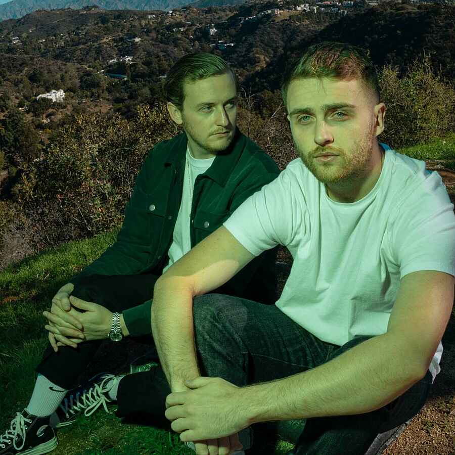 Disclosure and Raye team up for ‘Waterfall’