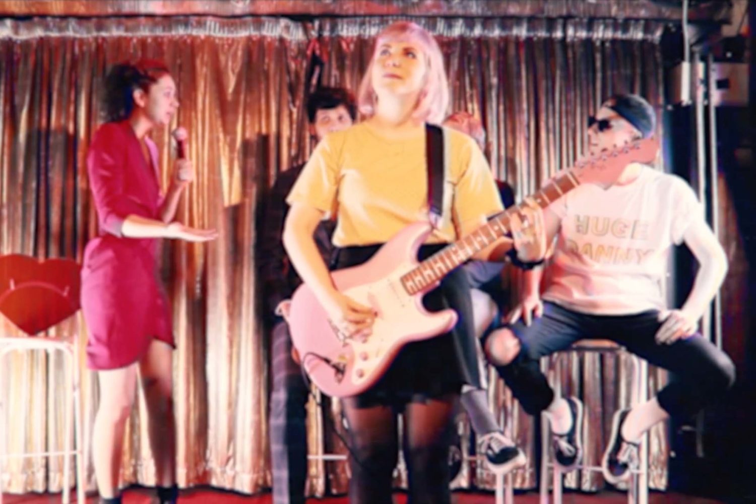 Doe go blind dating in 'Monopoly' video